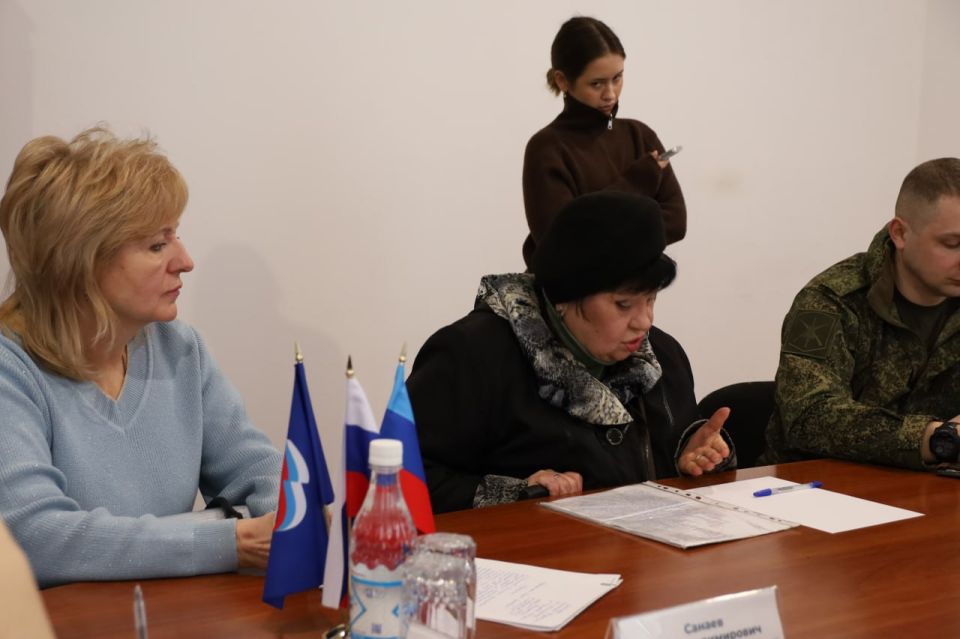 Сенатор РФ Дарья Лантратова провела прием граждан в Луганске Сенатор РФ Дарья Лантратова провела прием граждан в Луганске