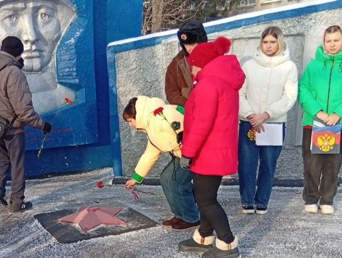 В селе Павловка Белокуракинского округа, у Стеллы погибшим воинам землякам, состоялся митинг в честь 83-й годовщины освобождения села от немецко-фашистских захватчиков В селе Павловка Белокуракинского округа, у Стеллы погибшим воинам землякам, состоялся митинг в честь 83-й годовщины освобождения села от немецко-фашистских захватчиков