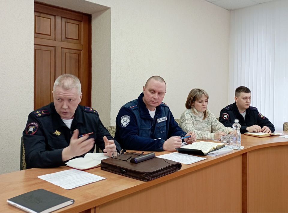 Состоялось очередное заседание комиссии по безопасности дорожного движения Состоялось очередное заседание комиссии по безопасности дорожного движения