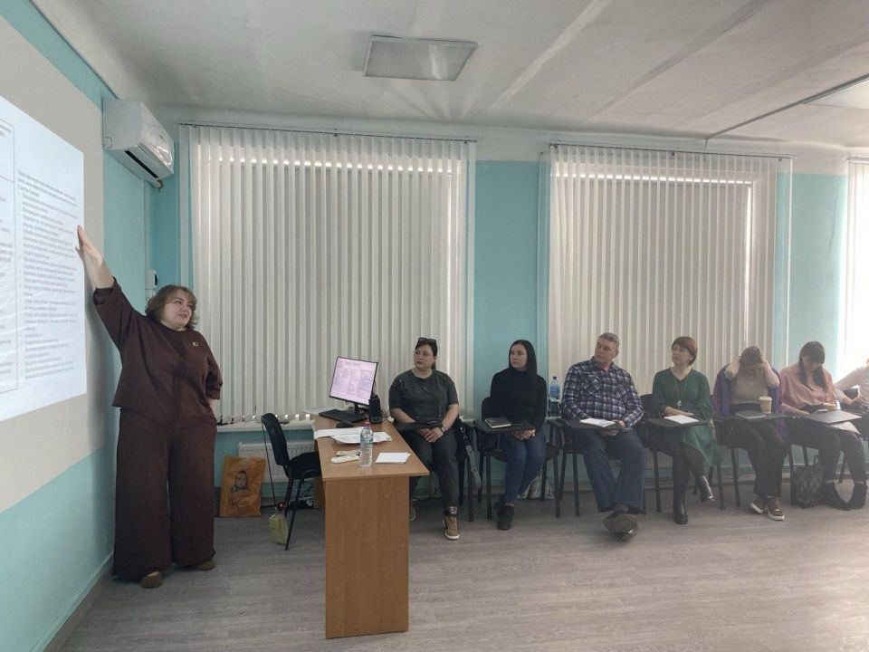 Специалисты кафедры психологии Новосибирского института повышения квалификации активно работают с коллегами из ЛНР, включая подшефный Беловодский муниципальный округ, организовывают образовательные мероприятия по запросам... Специалисты кафедры психологии Новосибирского института повышения квалификации активно работают с коллегами из ЛНР, включая подшефный Беловодский муниципальный округ, организовывают образовательные мероприятия по запросам...