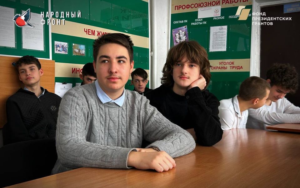 Молодёжка НФ ЛНР посетила ГБОУ ЛНР «Луганская средняя школа №6», чтобы провести агитацию и рассказать о нашей команде, её достижениях и возможностях! Молодёжка НФ ЛНР посетила ГБОУ ЛНР «Луганская средняя школа №6», чтобы провести агитацию и рассказать о нашей команде, её достижениях и возможностях!
