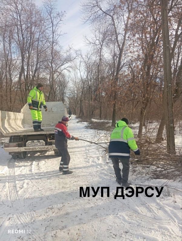 Работники МУП "ДЭРСУ" ежедневно трудятся, чтобы город оставался чистым, безопасным и уютным Работники МУП "ДЭРСУ" ежедневно трудятся, чтобы город оставался чистым, безопасным и уютным
