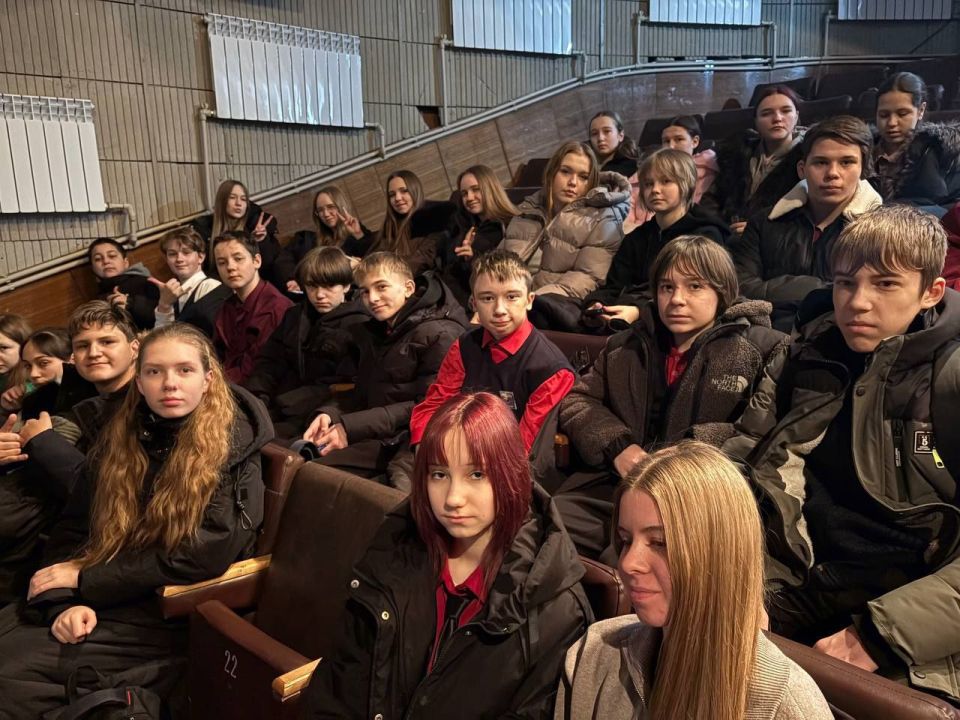 «В кино всем классом»: школьники Брянковской специализированной школы №1 посмотрели фильм «Простоквашино» «В кино всем классом»: школьники Брянковской специализированной школы №1 посмотрели фильм «Простоквашино»
