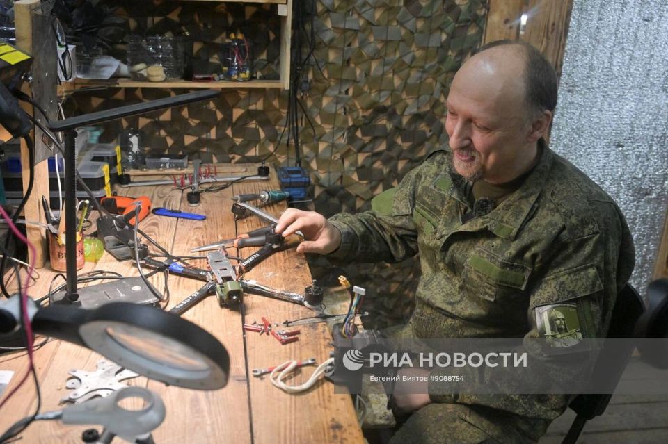 Лаборатория по сборке дронов 92-го инженерно-сапёрного полка группировки войск «Запад» в ЛНР Лаборатория по сборке дронов 92-го инженерно-сапёрного полка группировки войск «Запад» в ЛНР