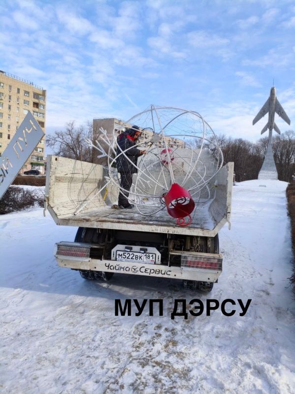 Работники МУП "ДЭРСУ" ежедневно трудятся, чтобы город оставался чистым, безопасным и уютным Работники МУП "ДЭРСУ" ежедневно трудятся, чтобы город оставался чистым, безопасным и уютным