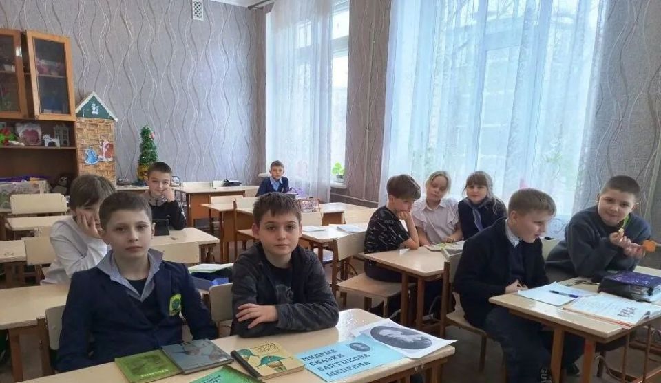 В честь 200-летия Салтыкова-Щедрина библиотекари провели для школьников литературную игру В честь 200-летия Салтыкова-Щедрина библиотекари провели для школьников литературную игру
