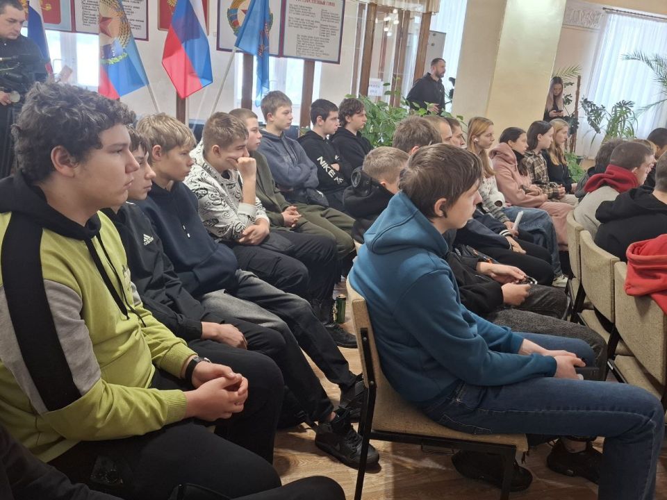 В Кировском городском Дворце культуры состоялось тематическое мероприятие «В голодной петле» В Кировском городском Дворце культуры состоялось тематическое мероприятие «В голодной петле»