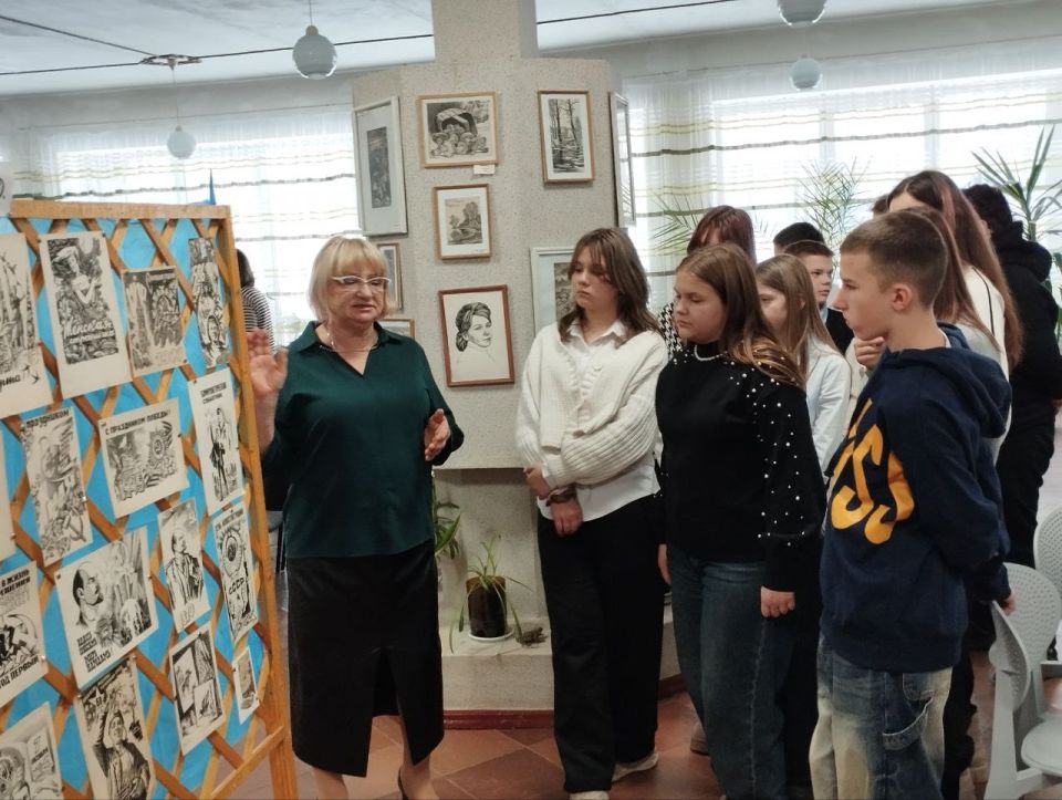 В Кировском историко-художественном музее состоялось мероприятие «Зинченко Н. Д. – основатель кировской картинной галереи» для учащихся СШ №2 В Кировском историко-художественном музее состоялось мероприятие «Зинченко Н. Д. – основатель кировской картинной галереи» для учащихся СШ №2