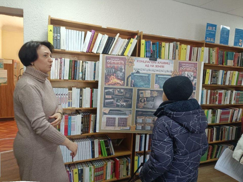 В Лутугинской районной библиотеке для детей прошла беседа у выставки «Концлагерь Аушвиц – ад на земле» В Лутугинской районной библиотеке для детей прошла беседа у выставки «Концлагерь Аушвиц – ад на земле»