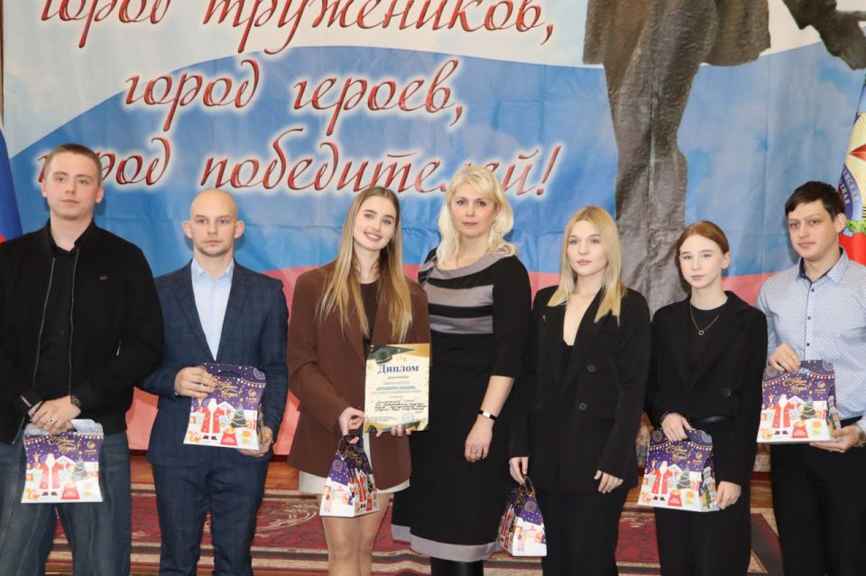 В Стаханове прошла интеллектуальная игра «Студенты России» В Стаханове прошла интеллектуальная игра «Студенты России»