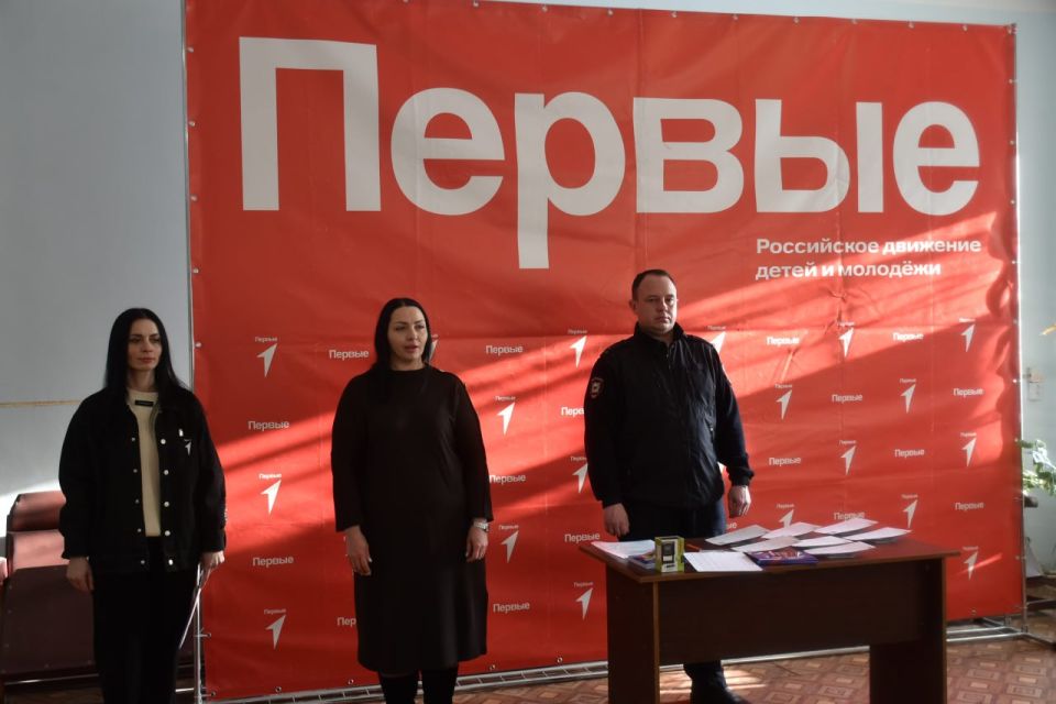 В Новопскове юные граждане получили первые паспорта РФ! В Новопскове юные граждане получили первые паспорта РФ!