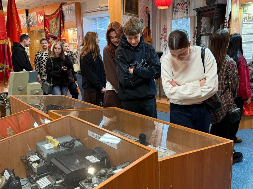 111 Правоохранители МВД по Луганской Народной Республике принимают активное участие в акции «Студенческий десант» 111 Правоохранители МВД по Луганской Народной Республике принимают активное участие в акции «Студенческий десант»