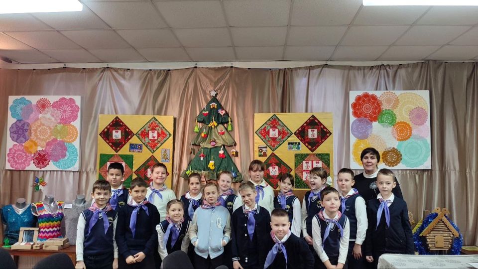 Краснолучский краеведческий музей 23 января принял учащихся Краснолучской гимназии №1 им. Л.Литвяк. Для них провели тематический час ко Дню снятия блокады Ленинграда Краснолучский краеведческий музей 23 января принял учащихся Краснолучской гимназии №1 им. Л.Литвяк. Для них провели тематический час ко Дню снятия блокады Ленинграда