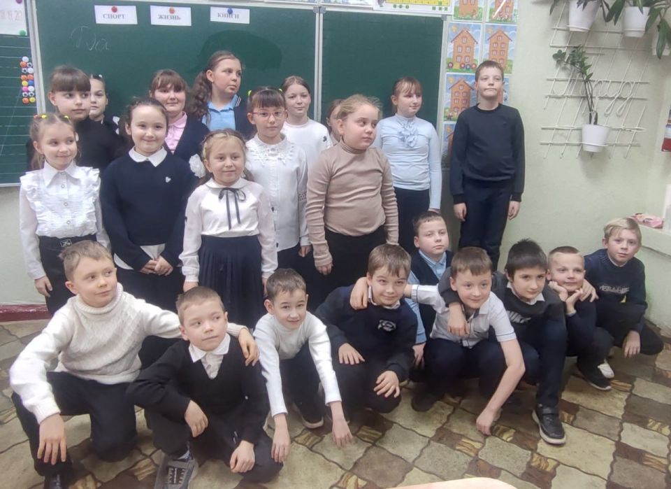 Библиотекари Славяносербской библиотеки провели с учащимися оздоровительно-игровой час «Что значит быть здоровым?» Библиотекари Славяносербской библиотеки провели с учащимися оздоровительно-игровой час «Что значит быть здоровым?»
