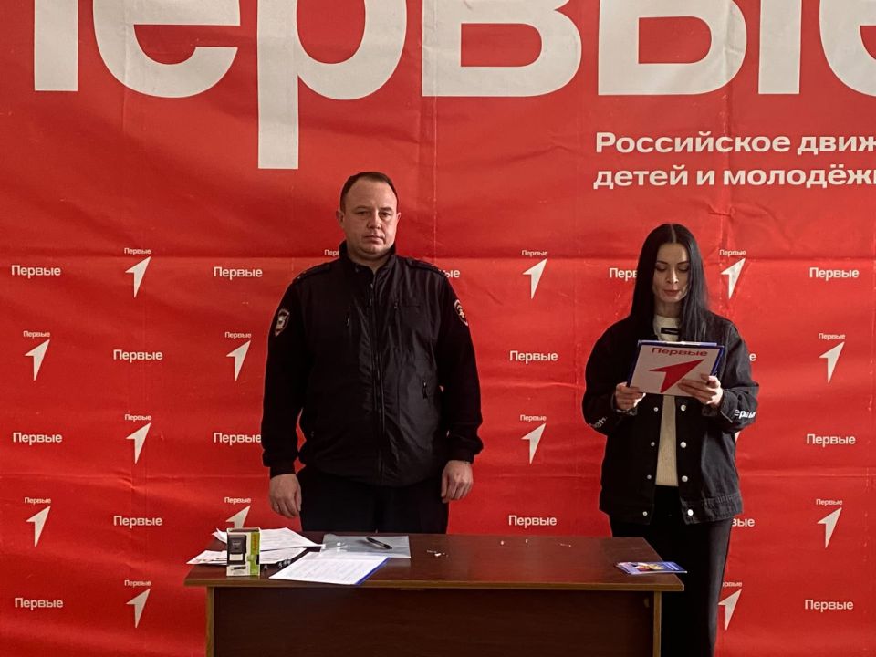В Новопскове юные граждане получили первые паспорта РФ! В Новопскове юные граждане получили первые паспорта РФ!
