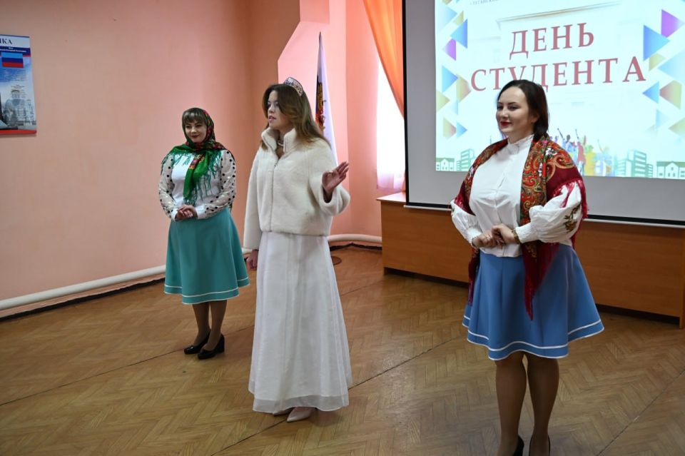 Евгений Морозов: Накануне замечательного праздника – Дня святой Татианы, покровительницы всех студентов, вместе с Председателем Совета городского округа Натальей Волошиной посетили Брянковский колледж ЛГПУ, где царила... Евгений Морозов: Накануне замечательного праздника – Дня святой Татианы, покровительницы всех студентов, вместе с Председателем Совета городского округа Натальей Волошиной посетили Брянковский колледж ЛГПУ, где царила...