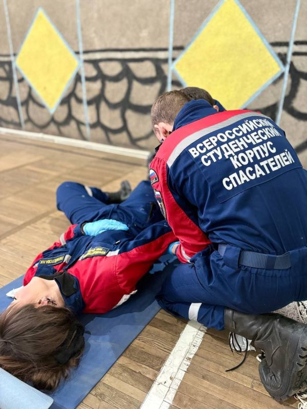 Вчера на базе спортивного комплекса КФИиМ добровольцы студенческого спасательного отряда «Молодогвардеец» ЛугРО ВСКС, студенты Краснодонского факультета инженерии и менеджмента (филиал) ЛГУ им. В. Даля при поддержке Красного... Вчера на базе спортивного комплекса КФИиМ добровольцы студенческого спасательного отряда «Молодогвардеец» ЛугРО ВСКС, студенты Краснодонского факультета инженерии и менеджмента (филиал) ЛГУ им. В. Даля при поддержке Красного...