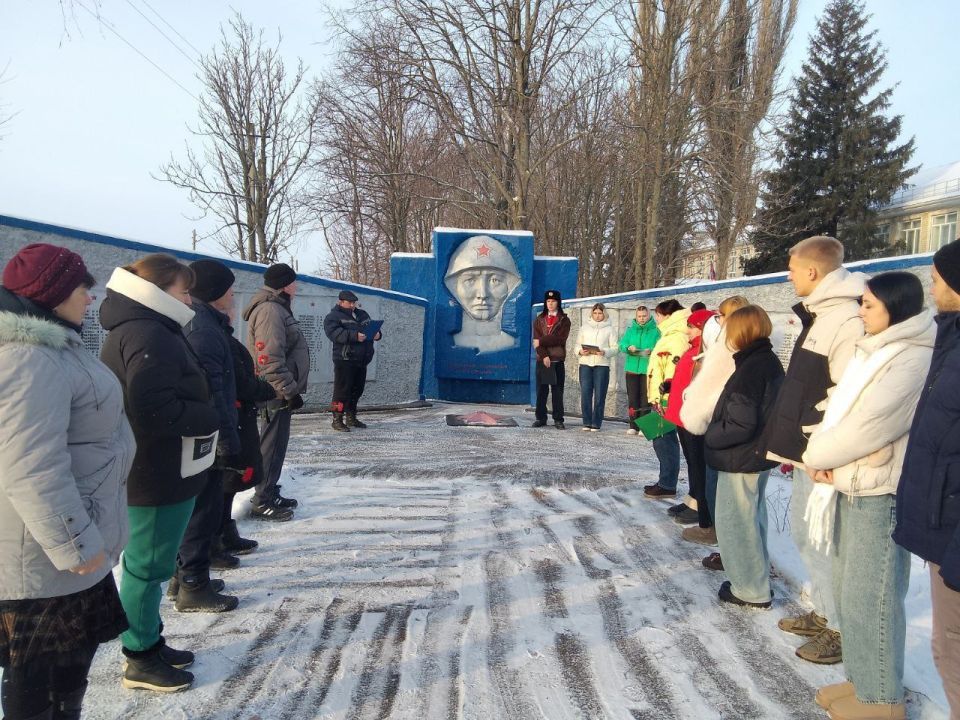 В селе Павловка Белокуракинского округа, у Стеллы погибшим воинам землякам, состоялся митинг в честь 83-й годовщины освобождения села от немецко-фашистских захватчиков В селе Павловка Белокуракинского округа, у Стеллы погибшим воинам землякам, состоялся митинг в честь 83-й годовщины освобождения села от немецко-фашистских захватчиков