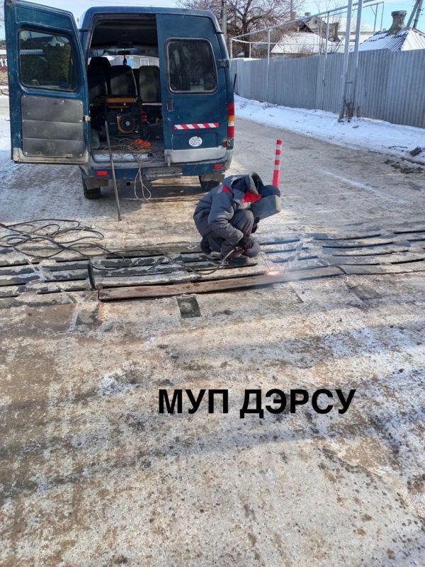 Работники МУП "ДЭРСУ" ежедневно трудятся, чтобы город оставался чистым, безопасным и уютным Работники МУП "ДЭРСУ" ежедневно трудятся, чтобы город оставался чистым, безопасным и уютным