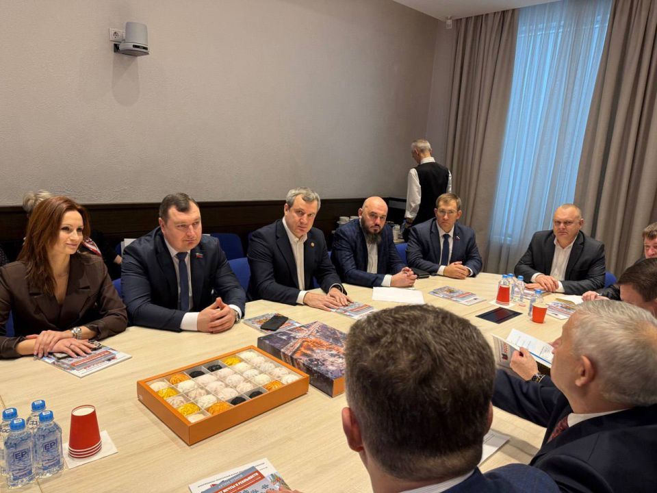 Москва. Сегодня делегация Луганской Народной Республики принимает участие в Форуме местного и общественного самоуправления «Роль местных сообществ в единой системе публичной власти» Москва. Сегодня делегация Луганской Народной Республики принимает участие в Форуме местного и общественного самоуправления «Роль местных сообществ в единой системе публичной власти»