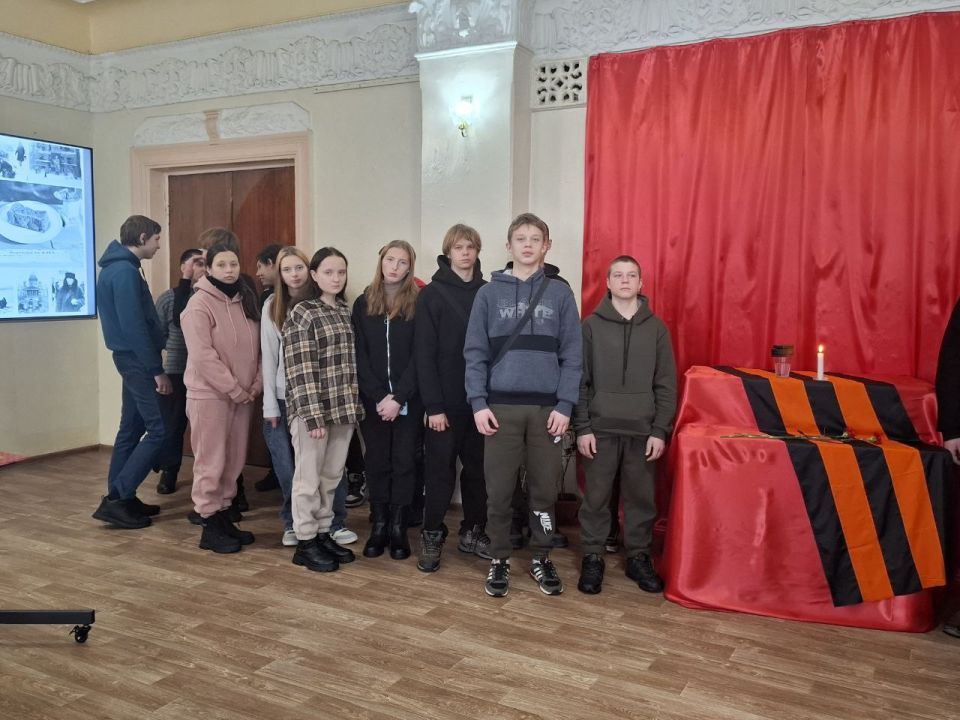 В Кировском городском Дворце культуры состоялось тематическое мероприятие «В голодной петле» В Кировском городском Дворце культуры состоялось тематическое мероприятие «В голодной петле»