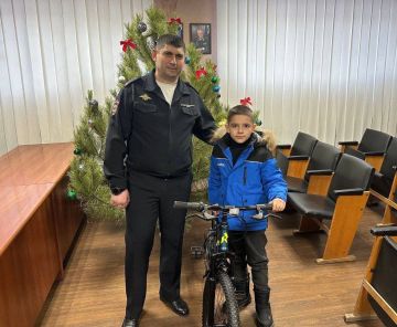 Марковский полицейский исполнил желание маленького Максима в рамках Всероссийской акции