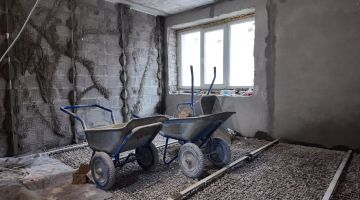 В Краснодоне продолжается активная фаза реконструкции здания ЗАГСа, и работы ведутся поэтапно на различных уровнях