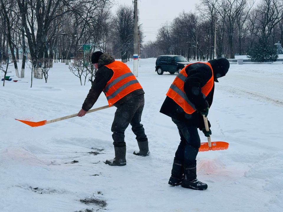 Оперативная работа МУП "ЖЭК" по уборке снега Оперативная работа МУП "ЖЭК" по уборке снега