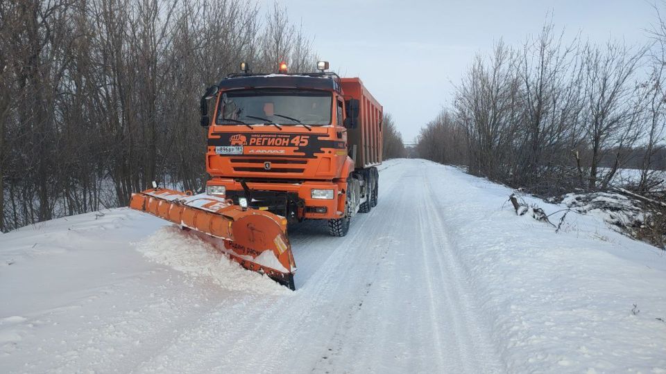 Андрей Рубанцов: В Ровеньках расчистка дорог продолжается и в вечернее время! Андрей Рубанцов: В Ровеньках расчистка дорог продолжается и в вечернее время!