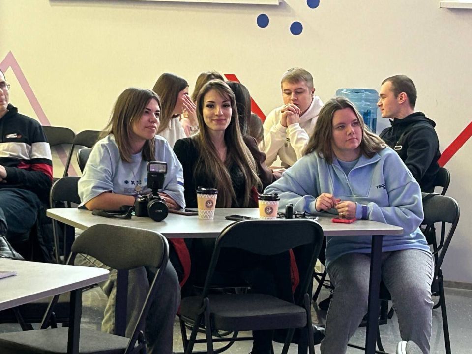 24 января в нашем молодёжном центре прошёл зажигательный «Студвечер»! Собрали активную молодёжь, чтобы вместе провести время с пользой и весельем 24 января в нашем молодёжном центре прошёл зажигательный «Студвечер»! Собрали активную молодёжь, чтобы вместе провести время с пользой и весельем