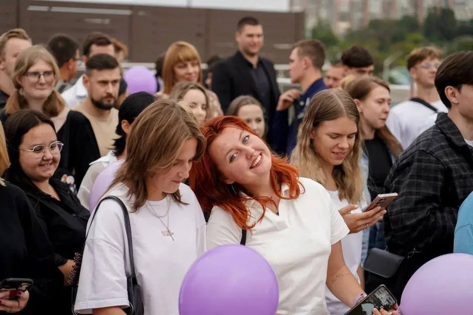 Глава ЛНР Леонид Пасечник поздравил молодежь республики с Днем студента Глава ЛНР Леонид Пасечник поздравил молодежь республики с Днем студента