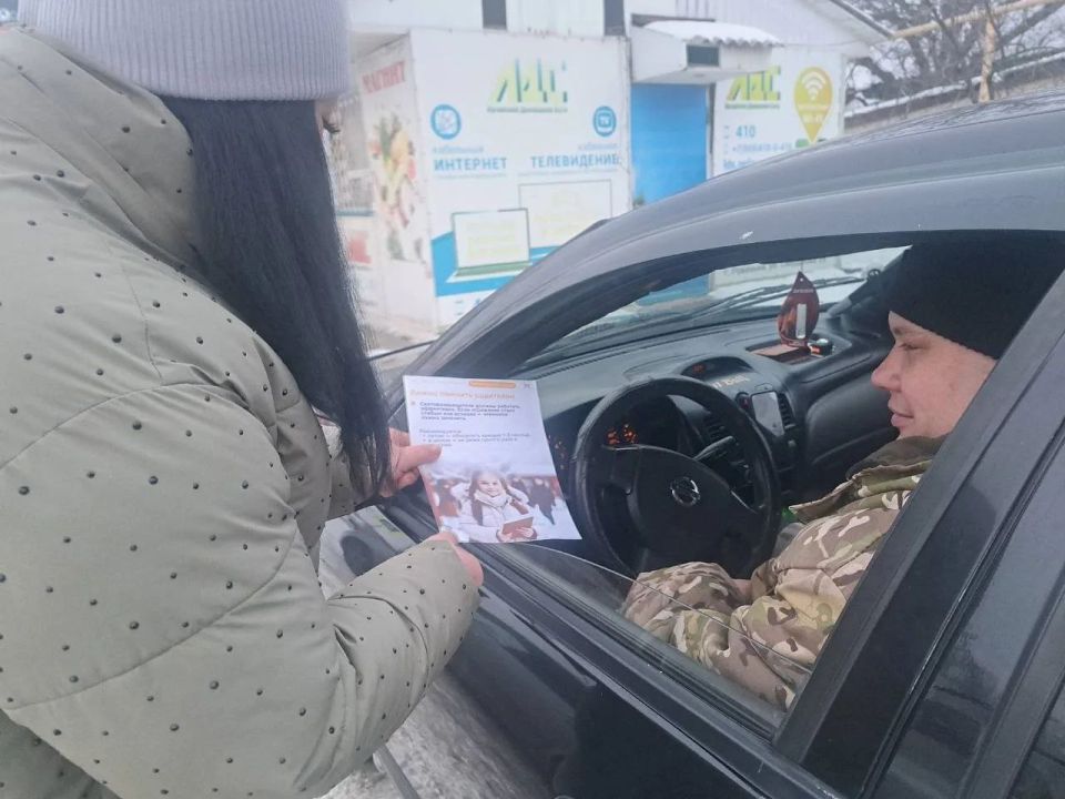 Зима-время, когда видимость на дорогах снижается, а дети, увлеченные играми, могут быть менее внимательны к окружающей обстановке Зима-время, когда видимость на дорогах снижается, а дети, увлеченные играми, могут быть менее внимательны к окружающей обстановке