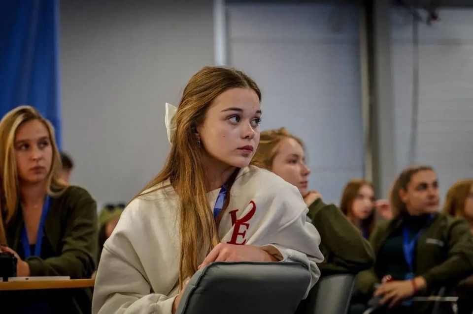 Глава ЛНР Леонид Пасечник поздравил молодежь республики с Днем студента Глава ЛНР Леонид Пасечник поздравил молодежь республики с Днем студента