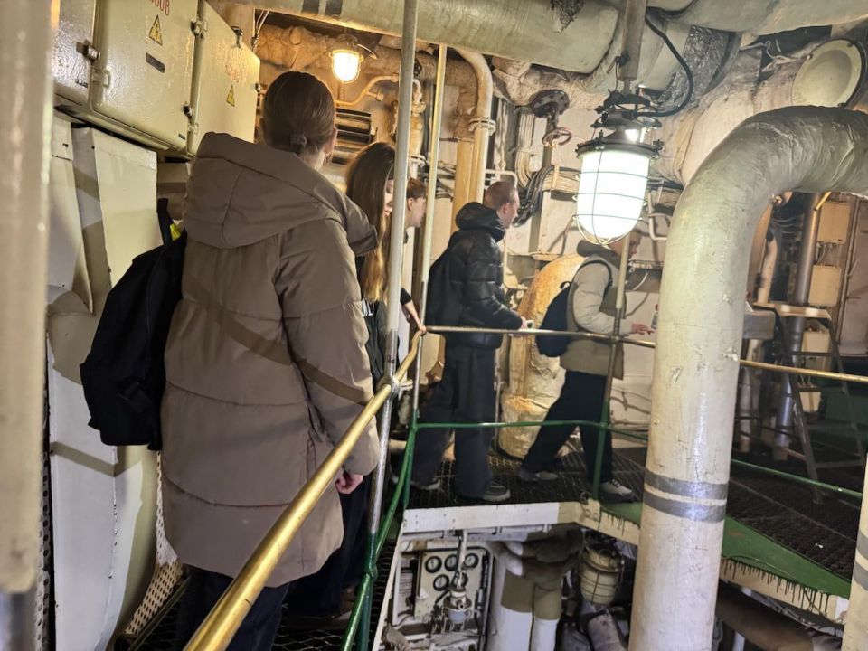 "Первые" из Стаханова побывали на первом в мире атомном ледоколе "Первые" из Стаханова побывали на первом в мире атомном ледоколе