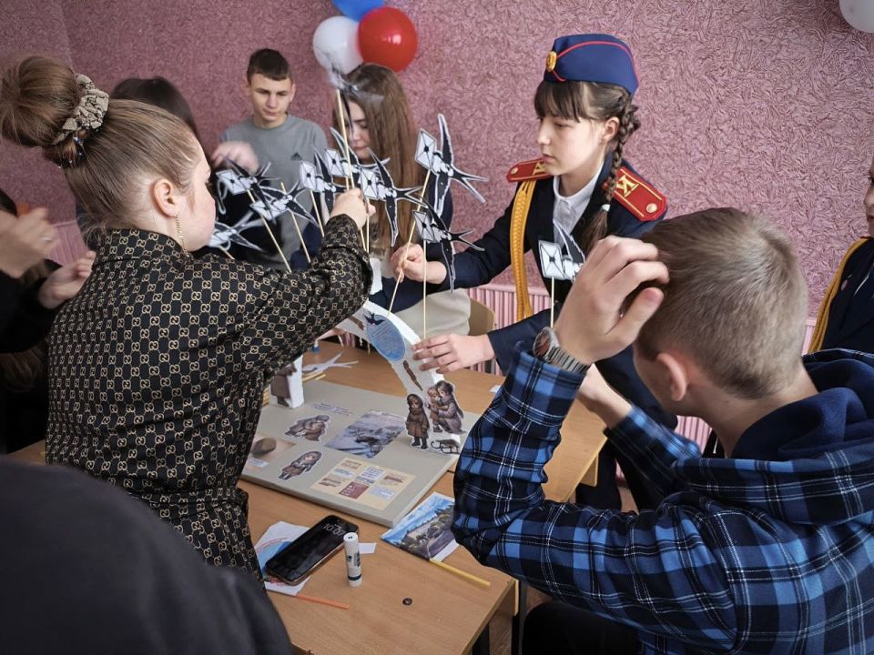 Лутугинская средняя школа №2 присоединилась к проекту «Луганская кругосветка» Лутугинская средняя школа №2 присоединилась к проекту «Луганская кругосветка»