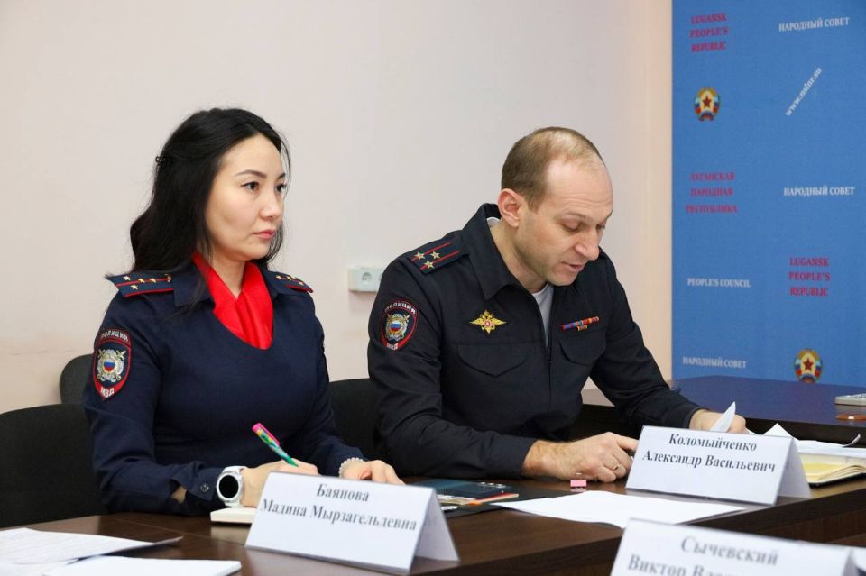 Инна Швенк: В Народном Совете ЛНР обсудили изменения в региональное законодательство, регулирующее некоторые полномочия полиции при работе с несовершеннолетними Инна Швенк: В Народном Совете ЛНР обсудили изменения в региональное законодательство, регулирующее некоторые полномочия полиции при работе с несовершеннолетними