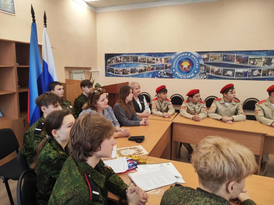 23 января, в рамках проекта "Лица дружбы" и реализации дорожной карты "Две гимназии – одна история", администрация и активисты Брянковской гимназии встретились с педагогами и активом гимназии №1 города Галич Костромской... 23 января, в рамках проекта "Лица дружбы" и реализации дорожной карты "Две гимназии – одна история", администрация и активисты Брянковской гимназии встретились с педагогами и активом гимназии №1 города Галич Костромской...