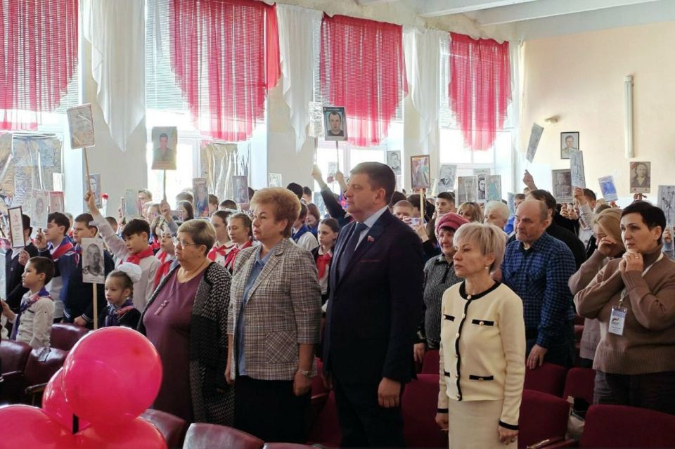 Память, которая живет: в школах и колледжах республики открываются «Парты Героя» Память, которая живет: в школах и колледжах республики открываются «Парты Героя»