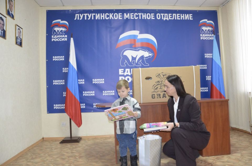 Волшебство "Ёлки желаний": Алёна Лумеровская осуществила мечту пятилетнего Ильи Волшебство "Ёлки желаний": Алёна Лумеровская осуществила мечту пятилетнего Ильи