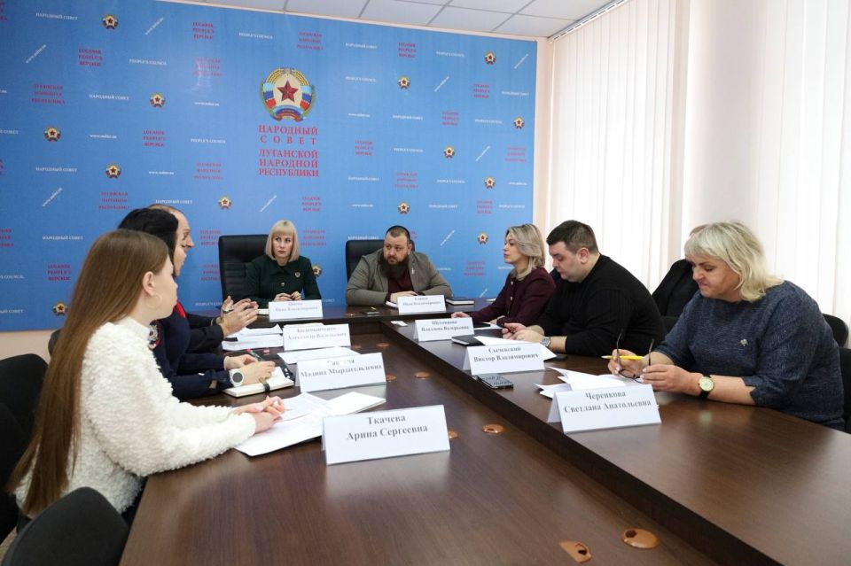 Инна Швенк: В Народном Совете ЛНР обсудили изменения в региональное законодательство, регулирующее некоторые полномочия полиции при работе с несовершеннолетними Инна Швенк: В Народном Совете ЛНР обсудили изменения в региональное законодательство, регулирующее некоторые полномочия полиции при работе с несовершеннолетними