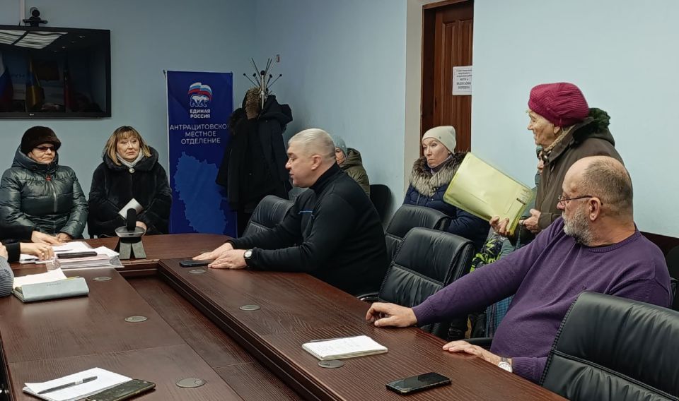 Глава Антрацитовского муниципального округа, Секретарь местного отделения партии «Единая Россия» Сергей Саенко провел еженедельный прием граждан Глава Антрацитовского муниципального округа, Секретарь местного отделения партии «Единая Россия» Сергей Саенко провел еженедельный прием граждан