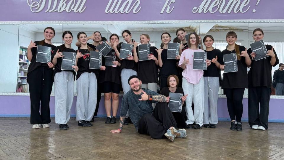 В Стаханове прошел танцевальный мастер-класс от звездного хореографа В Стаханове прошел танцевальный мастер-класс от звездного хореографа