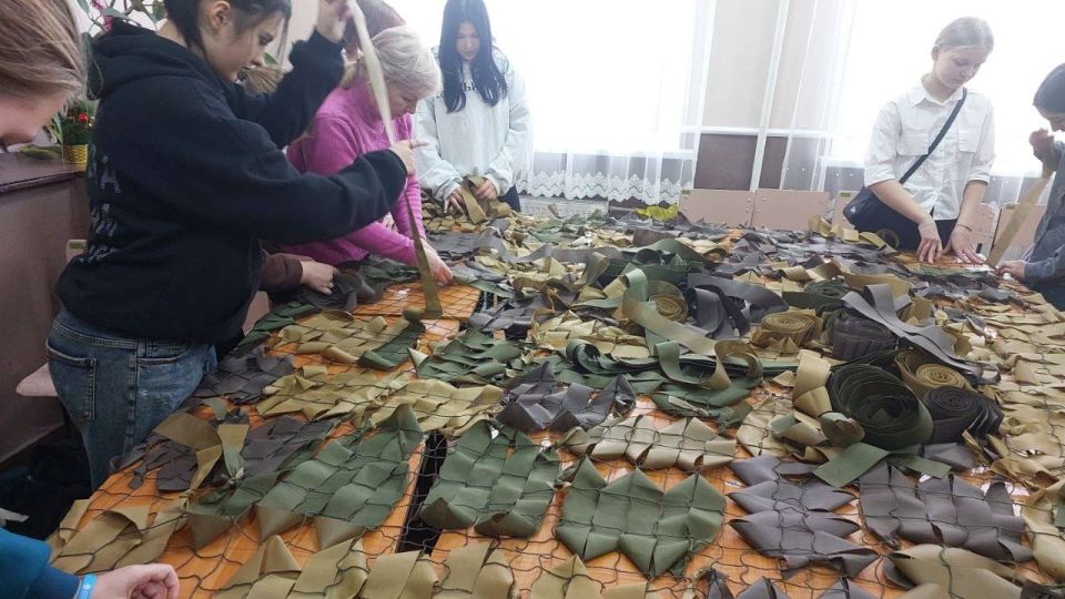 Стахановские школьники присоединились к акции «Сеть для своих» Стахановские школьники присоединились к акции «Сеть для своих»