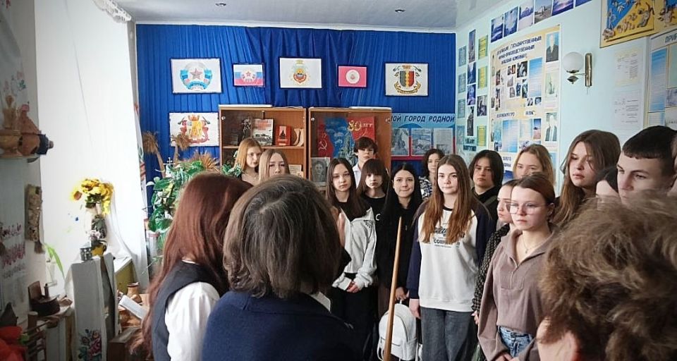 Лутугинская средняя школа №2 присоединилась к проекту «Луганская кругосветка» Лутугинская средняя школа №2 присоединилась к проекту «Луганская кругосветка»