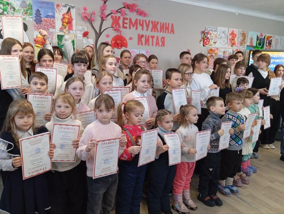 Сегодня в Ровеньковском детском центре научно-технического творчества подвели итоги городской выставки детского творчества «Жемчужина Востока» Сегодня в Ровеньковском детском центре научно-технического творчества подвели итоги городской выставки детского творчества «Жемчужина Востока»