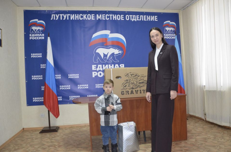 Волшебство "Ёлки желаний": Алёна Лумеровская осуществила мечту пятилетнего Ильи Волшебство "Ёлки желаний": Алёна Лумеровская осуществила мечту пятилетнего Ильи