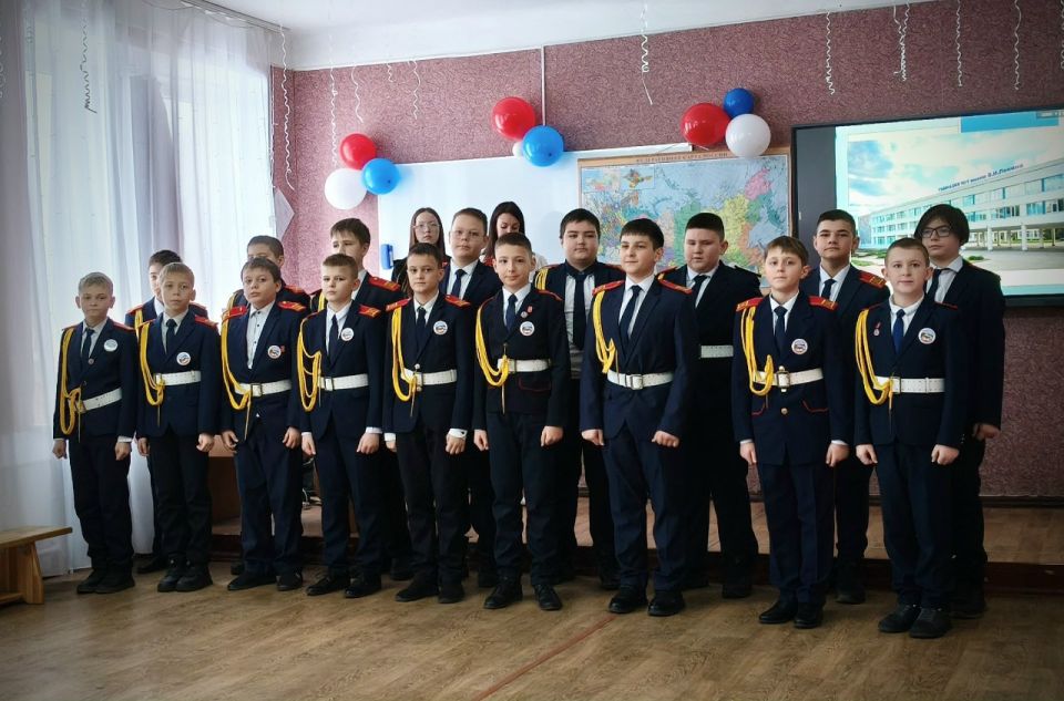 Лутугинская средняя школа №2 присоединилась к проекту «Луганская кругосветка» Лутугинская средняя школа №2 присоединилась к проекту «Луганская кругосветка»