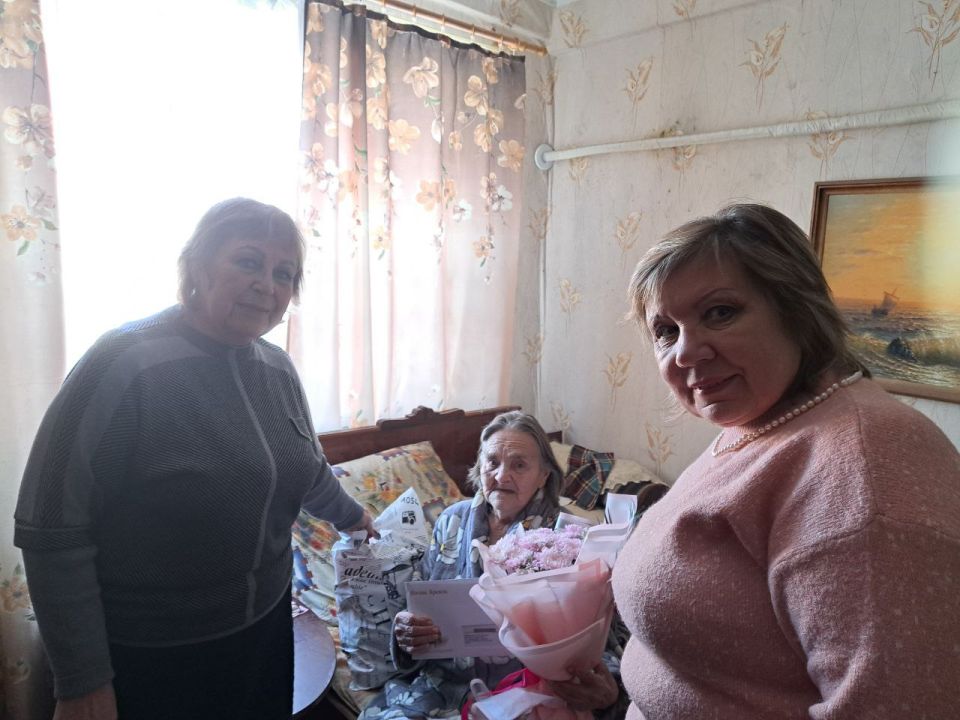 Уже стало доброй традицией поздравлять с юбилеем долгожителей, ветеранов, тружеников тыла, которые многие годы трудились ради процветания нашей страны Уже стало доброй традицией поздравлять с юбилеем долгожителей, ветеранов, тружеников тыла, которые многие годы трудились ради процветания нашей страны