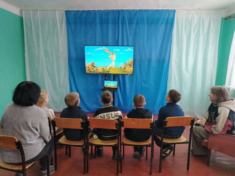 Зинаида Наден: В рамках партийного проекта "Российское село" в филиале «Клуб пгт Вергулевка» сотрудники клуба провели для детей из объединения «Почемучки» настольную игру «Русское лото» Зинаида Наден: В рамках партийного проекта "Российское село" в филиале «Клуб пгт Вергулевка» сотрудники клуба провели для детей из объединения «Почемучки» настольную игру «Русское лото»