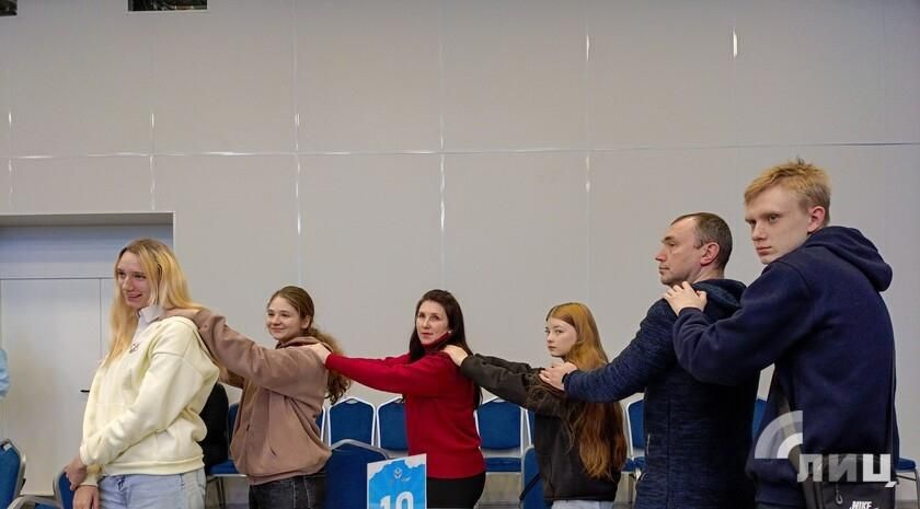 Более 100 студентов колледжей и техникумов ЛНР приняли участие в интенсиве проекта «Твой Ход», приуроченном ко Дню российского студенчества Более 100 студентов колледжей и техникумов ЛНР приняли участие в интенсиве проекта «Твой Ход», приуроченном ко Дню российского студенчества